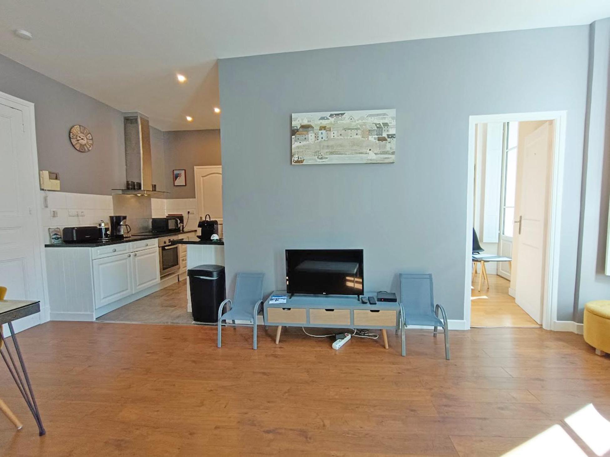 Luchon Holidays, Parking, Wifi, Balcon, Cave, T3 8 Personnes Bagnères-de-Luchon Extérieur photo